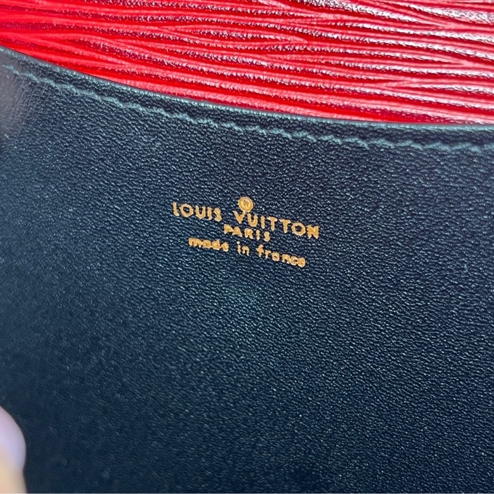 Louis Vuitton Epi Leather Clutch mini bag - Picture 11 of 13